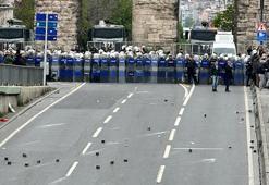 Saraçhane'de kaldırım taşı atılan çok sayıda polis yaralandı
