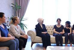 Bakan Göktaş'tan, 23 Nisan'da makamına oturan şehit kızına ziyaret