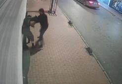 Fatih'te kadına yumruk ve kafa atıp çantasını gasbetti