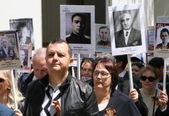 Rus vatandaşları, Sovyetler Birliği'nin Nazileri yenmesinin yıl dönümünü kutladı