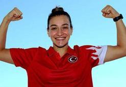 Buse Naz Çakıroğlu: Bizler için senenin en önemli ödül gecelerinden bir tanesi