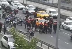 Zeytinburnu'nda motosikletli polis ekibi taksiye çarptı: 2 polis yaralı