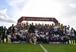 Eyüpspor şampiyonluk kupasını kaldırdı