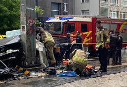 Ankara'da otomobil direğe çarptı: 1 ölü, 4 yaralı