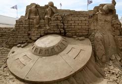 'Uzay' temalı kum heykeller sezonu açıldı