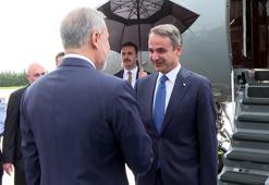 Bakan Fidan, Yunanistan Başbakanı Miçotakis'i havaalanında karşıladı
