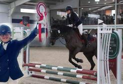 Binicilik at terbiyesi yıldızlar kategorisinde Ayşe Zülal Çerman birinci oldu
