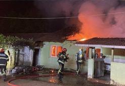 Alkol alıp, annesi de içerideyken evi ateşe verdi; alevler bitişikteki evi de yaktı