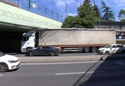 Bakırköy'de sabıkalı üst geçitte yine TIR kazası