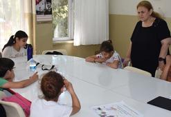 Mezunu olduğu okulda kendisi gibi görme engellilere 29 yıldır rehberlik yapıyor