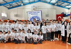 Fatih'te öğrenciler TÜBİTAK 4006 Bilim Fuarı'nda yaptıkları robotları sergiledi