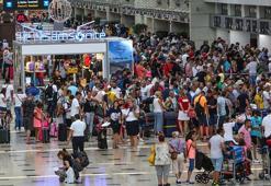 Antalya Havalimanı'nda 4 polis ile 38 özel güvenlik, yedikleri tavuktan hastanelik oldu