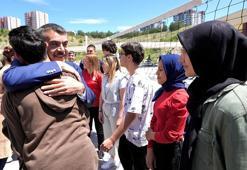 Bakan Tekin özel gereksinimli öğrencileri ziyaret etti