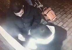 ATM'den para çeken turistleri yardım etme bahanesiyle dolandıran 3 şüpheli kamerada