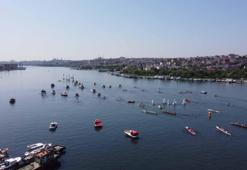 Haliç'te yelken ve kanolardan 19 Mayıs korteji oluşturuldu