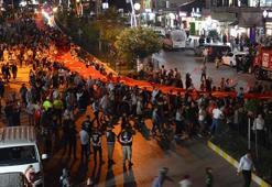 Silopi'de 300 metrelik Türk bayrağı ile fener alaylı gençlik yürüyüşü