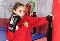 13 yaşındaki İkra, 4 ay önce başladığı boksla astıma meydan okuyor