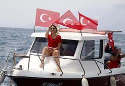 Antalya'da balıkçılardan Bandırma Vapuru'na ithafen tekneli kortej