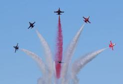 Samsun'da Türk Yıldızları, SoloTürk ve HÜRJET'in gösterisi nefes kesti