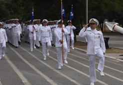 İzmir'de eğitimlerini tamamlayan sözleşmeli erler yemin ederek görevlerine başladı