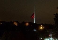 Milli yas nedeniyle bayraklar yarıya indirildi