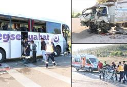 Afyonkarahisar’da yolcu otobüsüyle kamyonet çarpıştı: 16 yaralı