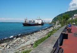 Karaya oturan geminin kurtarılması yılan hikayesine döndü