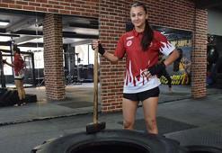 Kick boksçu Elif'ten dünya şampiyonluğu