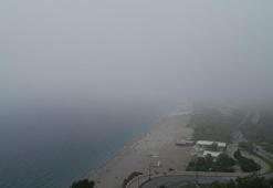 Antalya'da yüksek nem ve toz taşınımı nedeniyle sis oluştu, görüş mesafesi düştü