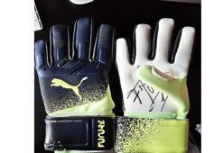 Muslera taraftarlara imzalı eldiven hediye edecek