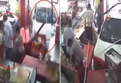 Otomobilin kasap dükkanına girdiği kaza kamerada