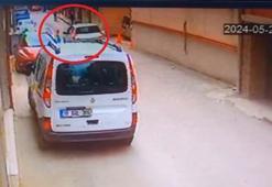 Aniden yola fırlayan Furkan, otomobilin çarpmasıyla ağır yaralandı; kaza kamerada