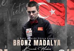 Milli Bilardocu Burak Haşhaş Dünya Kupası'nda bronz madalya kazandı