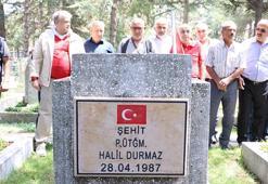 37 yıl önce şehit olan silah arkadaşlarını mezarı başında andılar