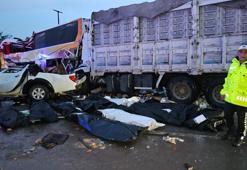 Mersin'de karşı şeride geçen yolcu otobüsü, 3 araçla çarpıştı: 10 ölü, 39 yaralı