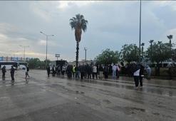 Adana'da ABD Konsolosluğu önünde yolu kapatarak İsrail'i protesto ettiler