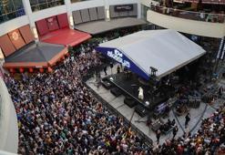 Akasya’nın 10’uncu yıl konserleri Candan Erçetin’le sona erdi