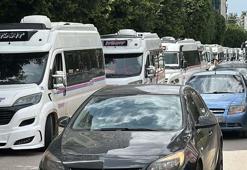 Adana'da güzergahları başka kooperatiflerle paylaştırılan dolmuşçular kontak kapattı