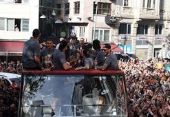 Galatasaray, şampiyonluk kutlaması için stada doğru yola çıktı