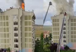 Başkentte korkutan çatı yangını: O anlar kamerada