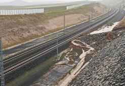 Yozgat'ta sağanak etkili oldu: YHT hattında hasar oluştu