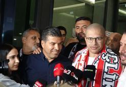 Antalyaspor ile sözleşme imzalamak için gelen Alex de Souza'ya coşkulu karşılama
