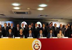 Galatasaray'da başkan Özbek ve kurulları mazbatalarını aldı