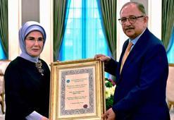 Emine Erdoğan, 'Sıfır Atık' projesine verilen 'AKDENİZ-PA' ödülünü aldı