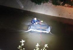 14 yaşındaki çocuk, babasından izinsiz aldığı otomobille sulama kanalına uçtu: 2 ölü