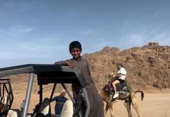 Mısır’da kum tepelerinin arasında Çöl safarisi