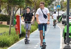 Canını ihmal, kuralları ihlal eden skuter kullanıcılarından kazaya davetiye