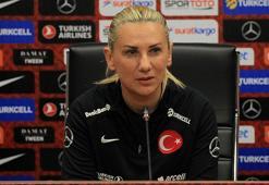 Necla Güngör Kıragası: Azerbaycan'ı yenip, play-off'ları garantilemek istiyoruz