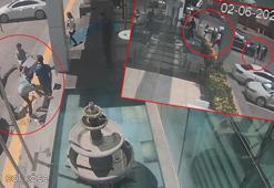 Süs havuzundaki paraları almaya çalışan kağıt toplayıcılarını uyaran otel çalışanlarına darp kamerada