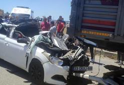 Boru yüklü TIR’a arkadan çarpan otomobilin sürücüsü öldü